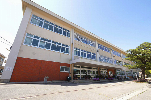 七塚小学校